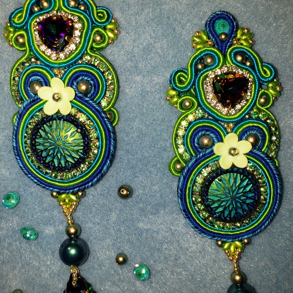 Shoutace earrings